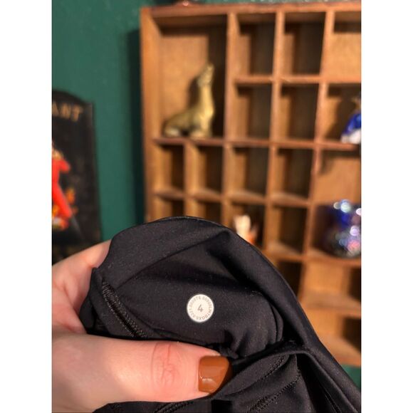 Lululemon Fast Free Short 8" *Non-Reflective Black Sz 4 - Picture 3 of 3